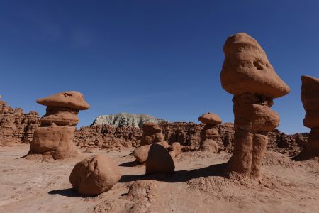 Skalní postavičky v Goblin Valley mají neuvěřitelné tvary.